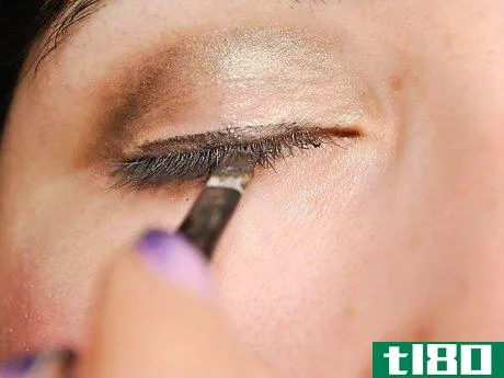 Image titled Apply 1960's Style Eye Makeup Step 6