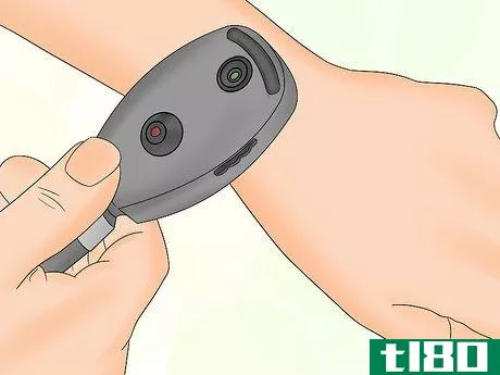 Image titled Use an Ophthalmoscope Step 1