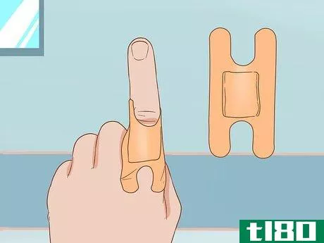 Image titled Apply Different Types of Bandages Step 18