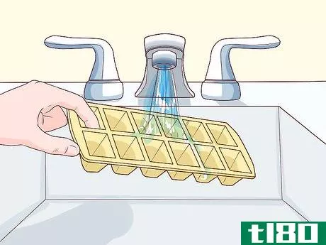 Image titled Clean and Disinfect Ice Trays Step 1