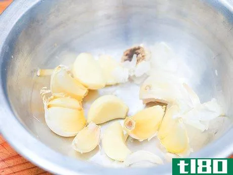 Image titled Peel a Head of Garlic Step 4