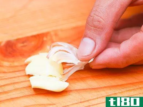 Image titled Peel a Head of Garlic Step 6