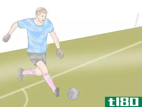 Image titled Play As a Futsal Goalkeeper Step 6