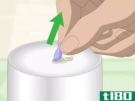 Image titled Remove a Candle from a Mold Step 1