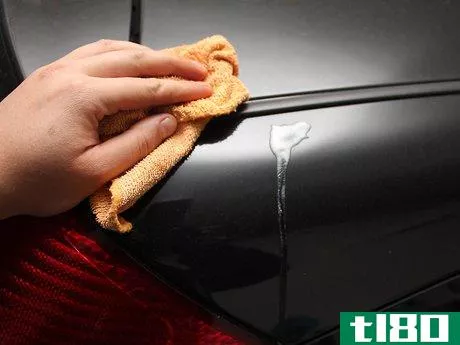 Image titled Remove Egg Stains from Car Paint Step 4