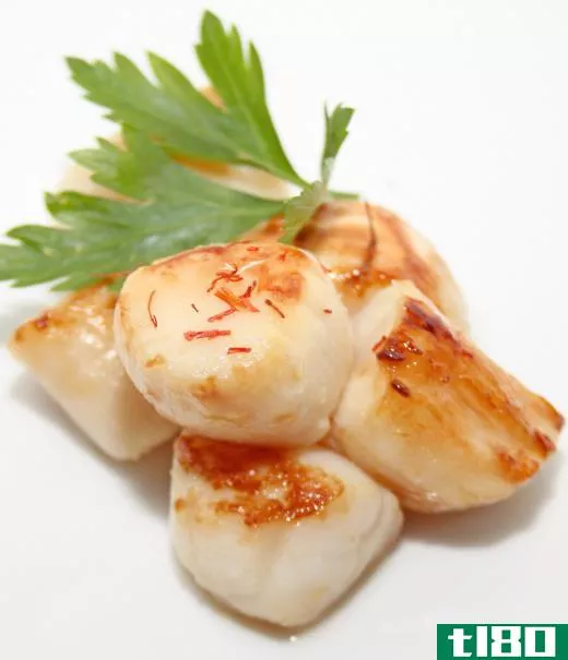 Cooked scallops, a type of bivalve.