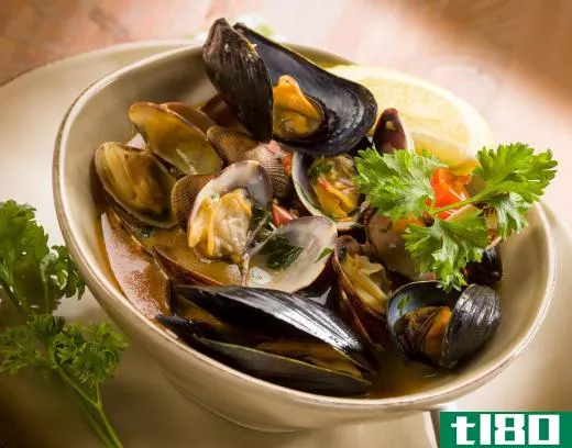 Mussels can be cooked in a variety of ways, such as smoking, steaming, and stewing.