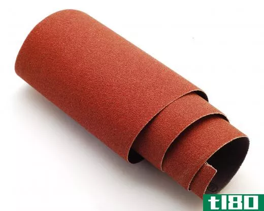 Sandpaper can be made with quartz.