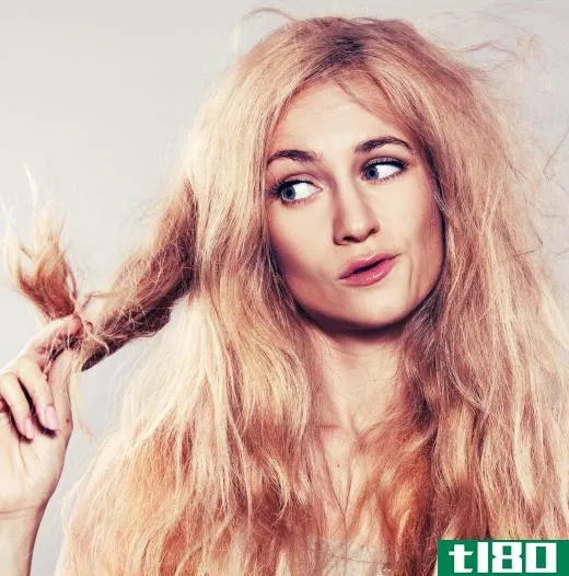 Hair gloss is sometimes used to control frizz and repair split ends.