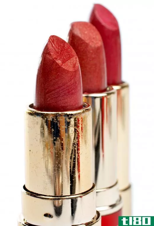 Lipstick shade should be taken into consideration before choosing a lip liner color.