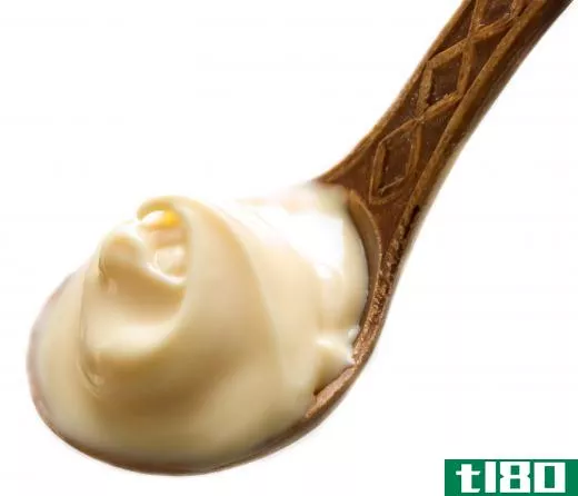 Mayonnaise can be used to add moisture and shine to the hair.