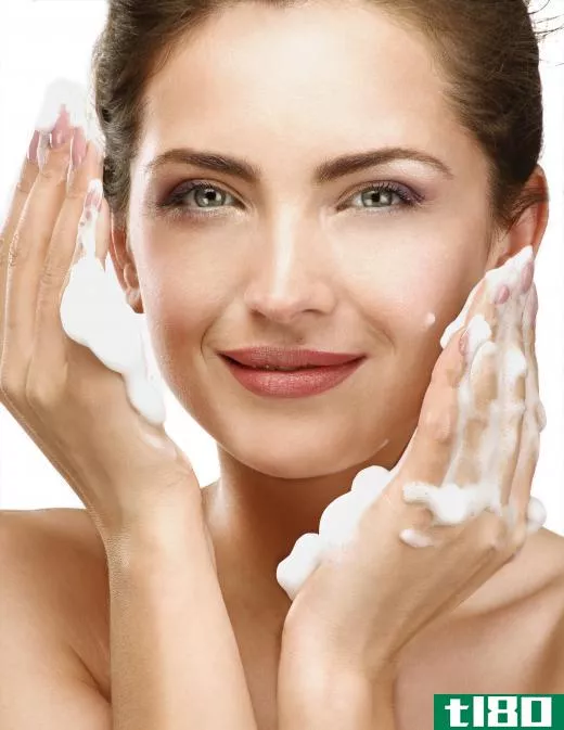 People at risk of developing a red complexion should use a facial wash formulated for sensitive skin.