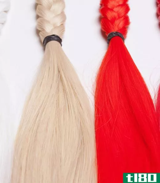 Bonding hair extensions usually involves longer wefts of hair that can be up to six inches long.