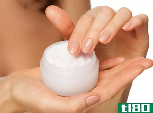 Choose a toning cream that contains moisturizing and sun-protection properties.