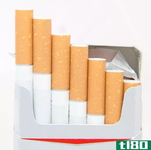 Smoking cigarettes may stain the fingernails and cause them to turn yellow.