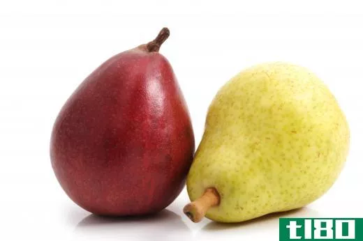 Arbutin is naturally found in pears.