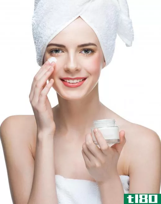 A mattifying moisturizer helps create a smooth appearance, making it a good base for makeup.