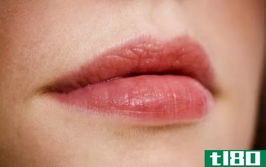 Lip plumper may be applied to the lips to achieve a plumping effect on the tissue of the lips.