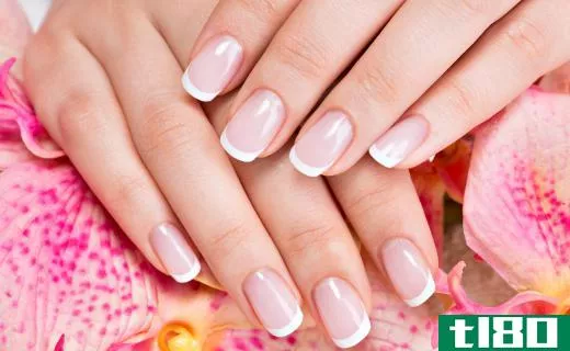 American manicures are often compared to the French manicure due to the similarities they share in color and style.