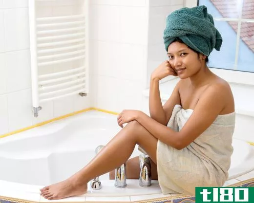 Hydrotherapy-type tubs known as whirlpool tubs are popular in master bathrooms.