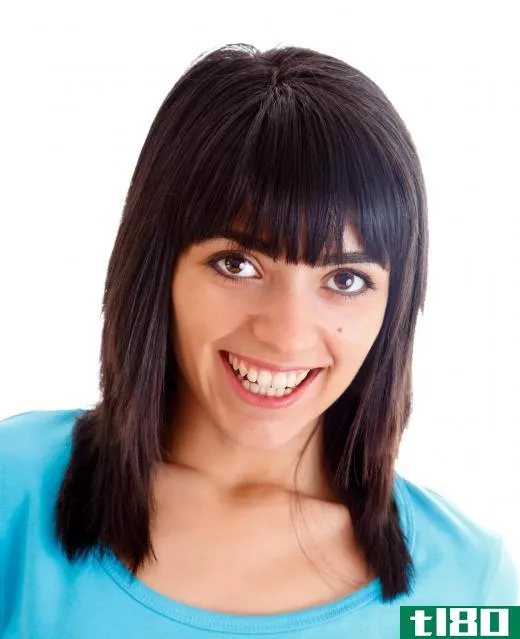 The shape of one's face should be taken into consideration when cutting bangs.