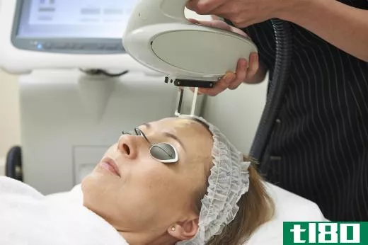 Intense pulsed light photorejuvenation may be used safely with microdermabrasion.