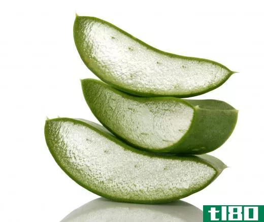 Extracts from an aloe vera plant are used in conditioning mascaras to condition, lengthen and soften eyelashes.