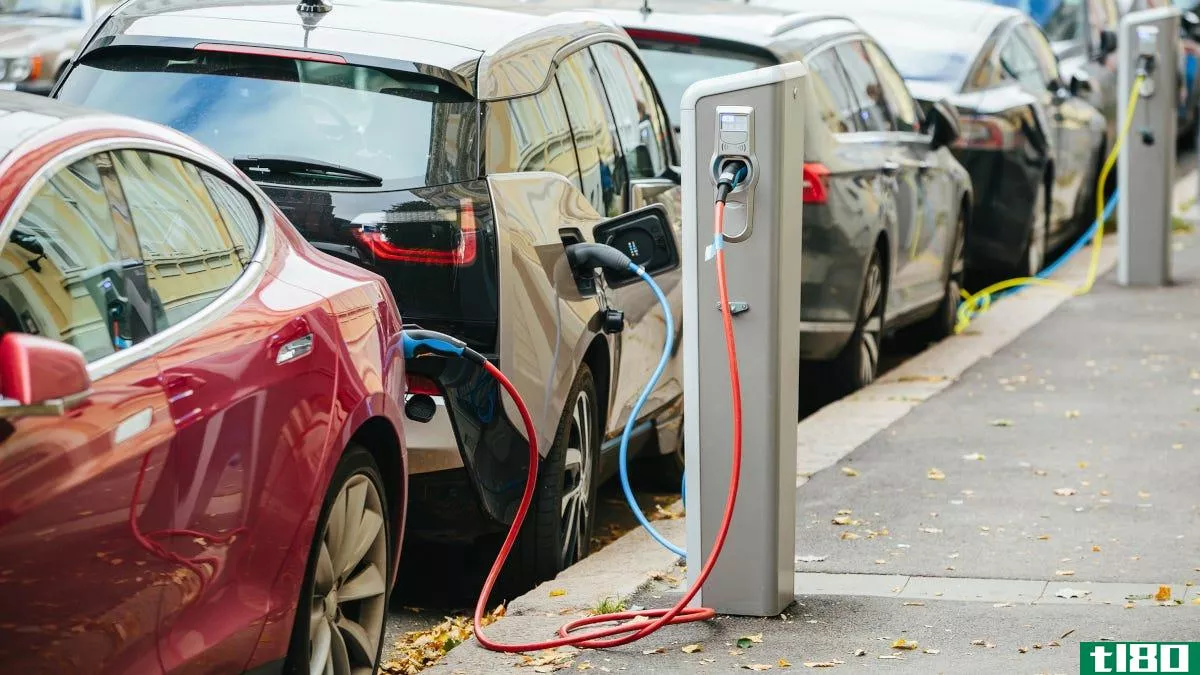 How Does an EV Battery's Charge Compare to a Tank of Gas?