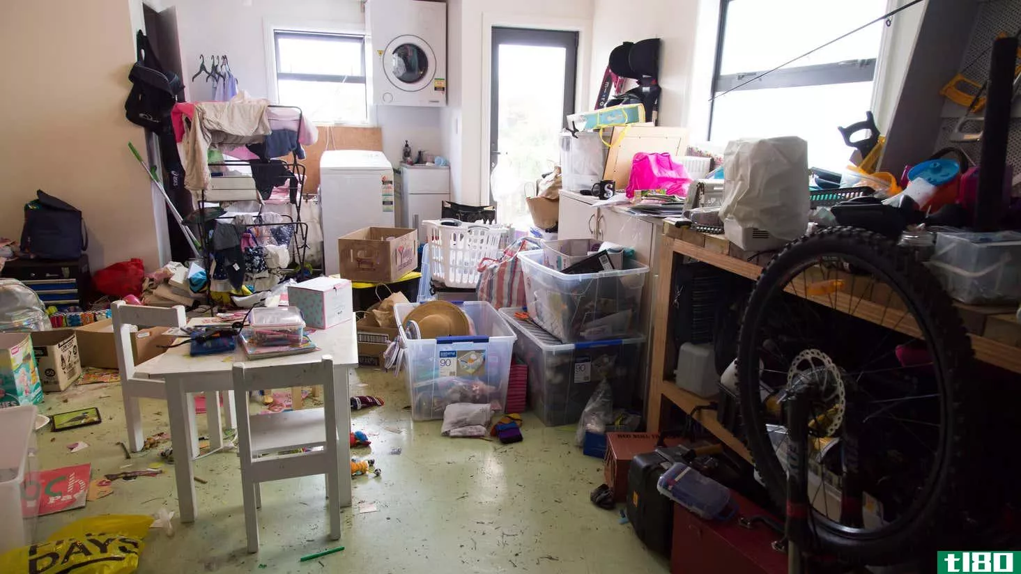 Image for article titled The Difference Between Being a Hoarder and Just Messy (and What to Do Either Way)