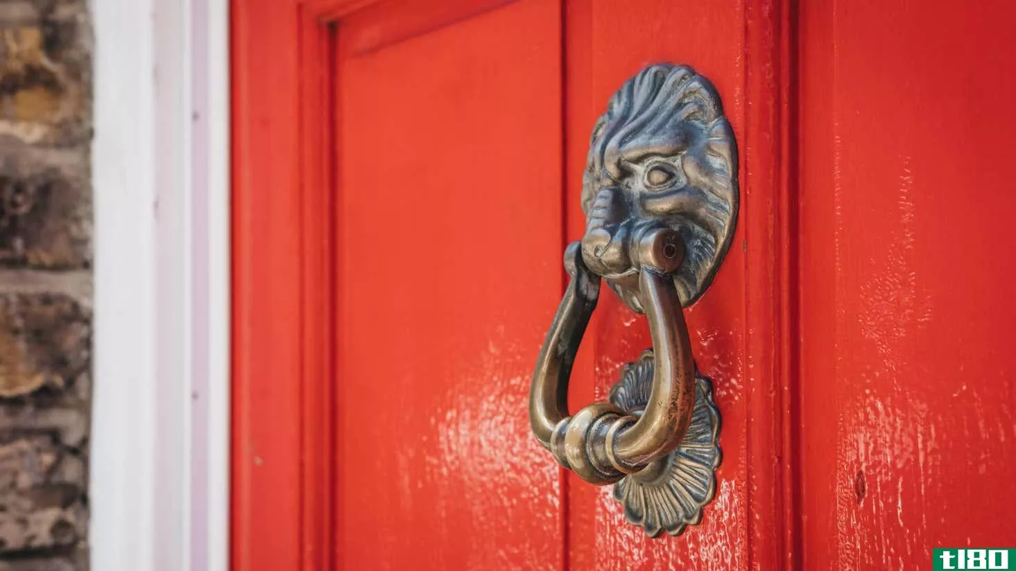 Image for article titled The Best (and Worst) Colors to Paint Your Home&#39;s Front Door