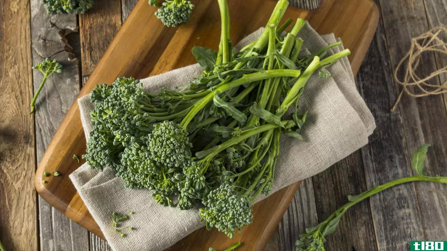 Image for article titled The Difference Between Broccoli, Broccolini, Chinese Broccoli, and Broccoli Rabe