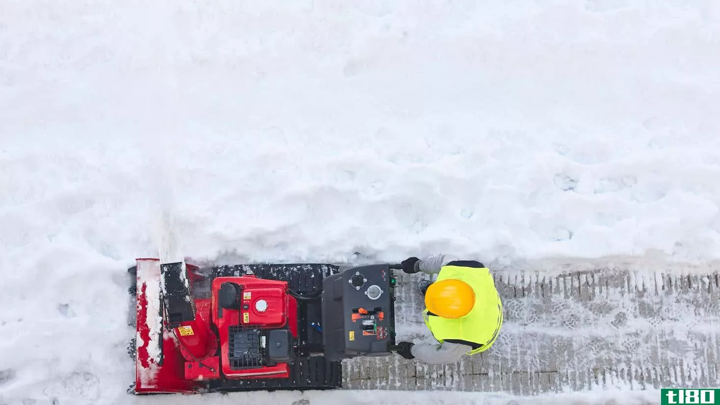 Image for article titled How to Use a Snowblower Faster so You&#39;re Not Freezing Your Ass Off