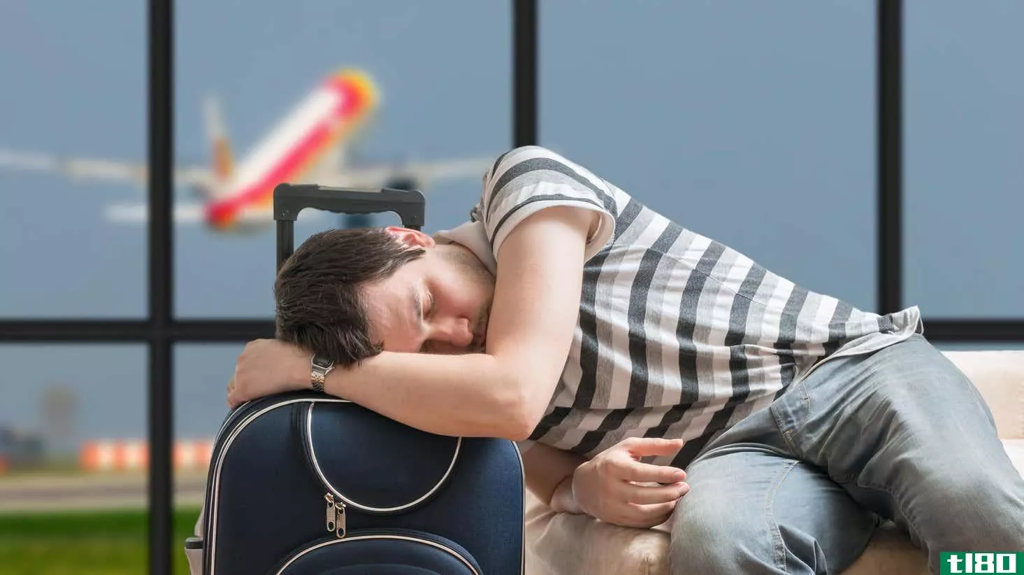 Image for article titled How to Sleep in an Airport If You Absolutely Must