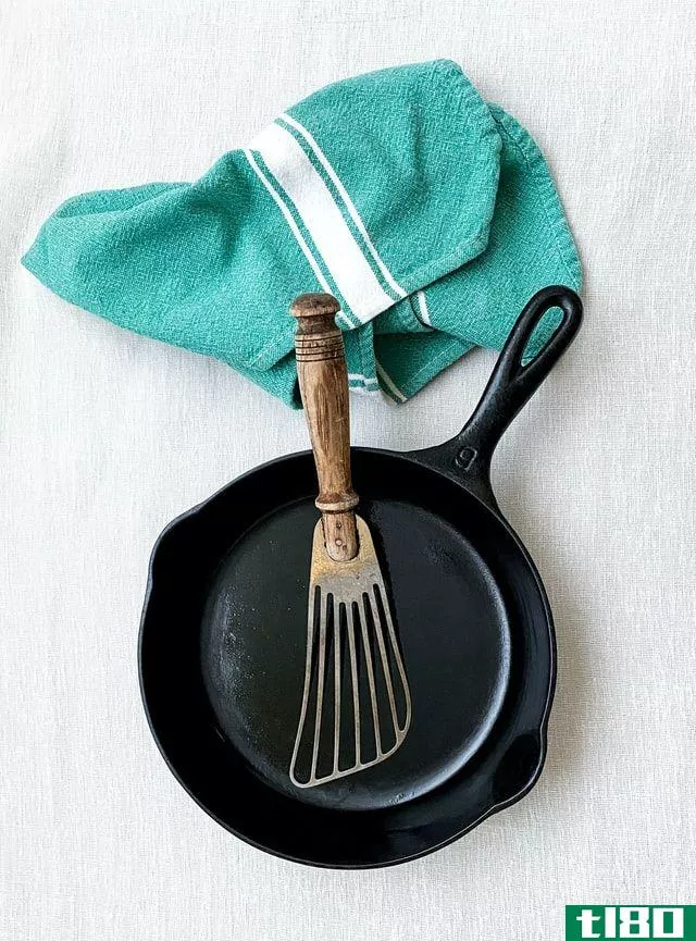 spatula on top of cast iron pan