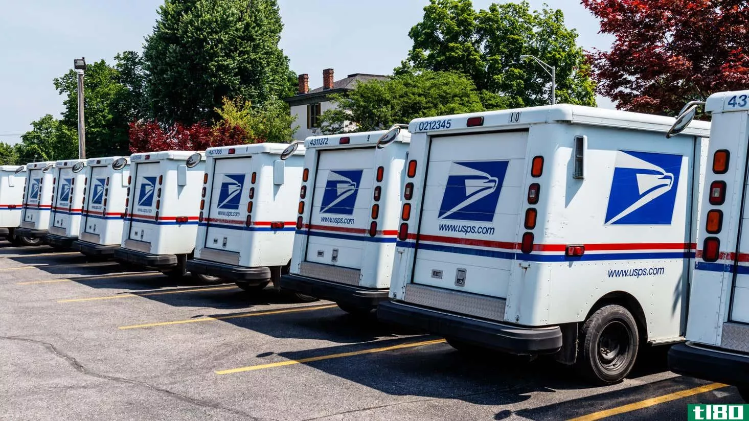 Image for article titled How to Plan for Slower, More Expensive Mail Service This Holiday Season