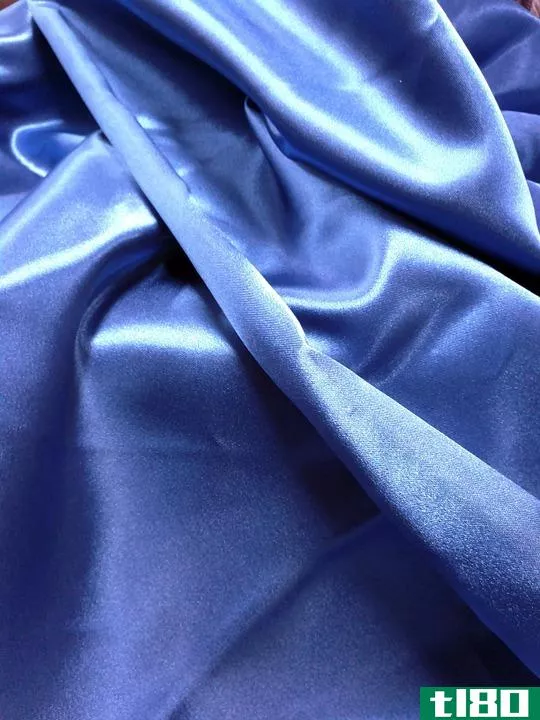 聚酯纤维(polyester)和丝绸(silk)的区别