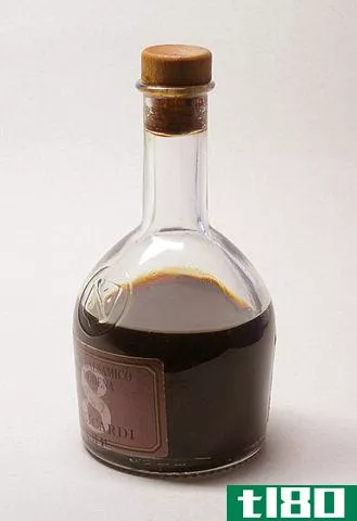 香醋(balsamic vinegar)和红酒醋(red wine vinegar)的区别