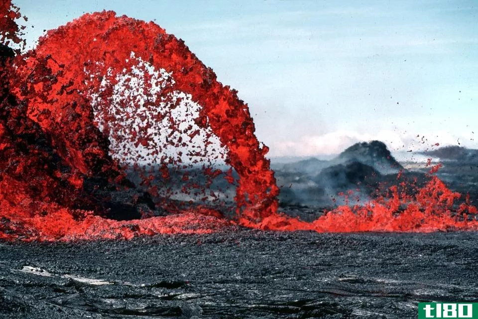 熔岩(lava)和岩浆(magma)的区别