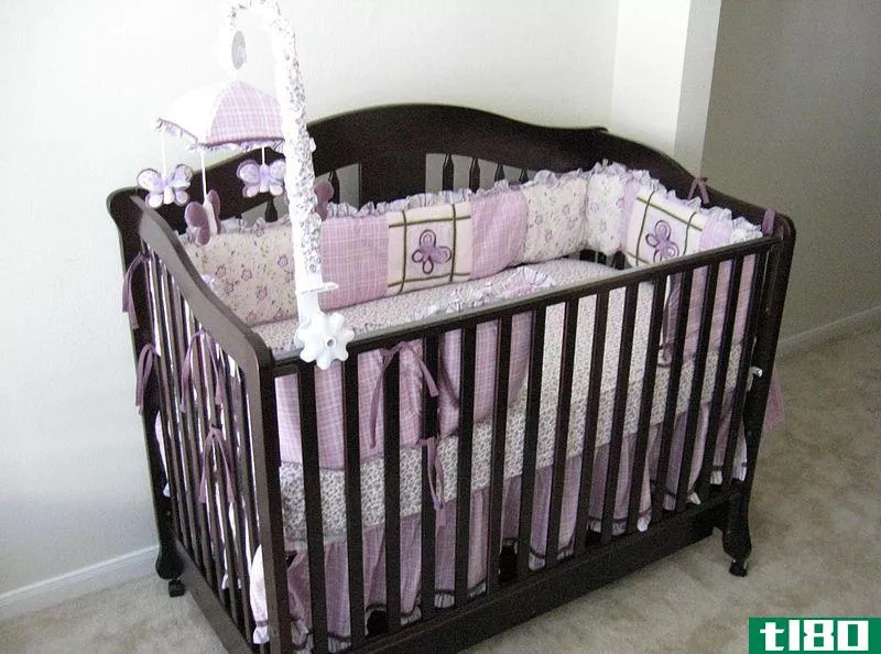 婴儿床(baby cot)和游戏围栏(playpen)的区别