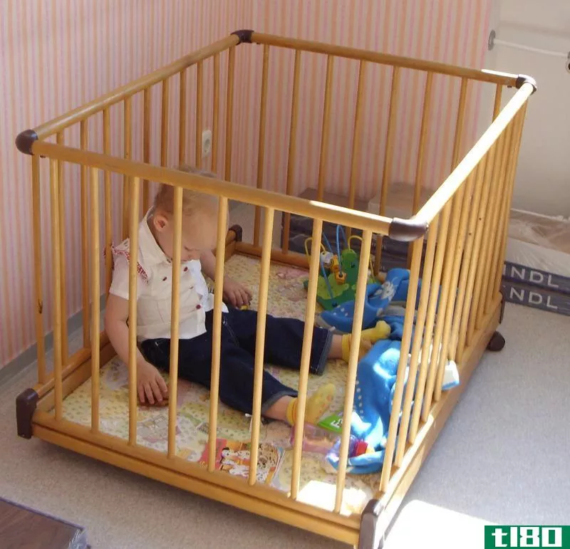 婴儿床(baby cot)和游戏围栏(playpen)的区别