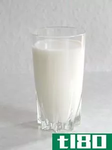 牛奶(cow milk)和豆浆(soy milk)的区别