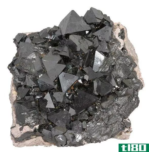 磁铁矿(magnetite)和赤铁矿(hematite)的区别