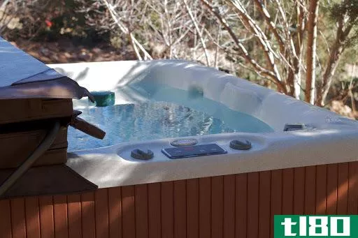 热水浴缸(hot tub)和按摩浴缸(jacuzzi)的区别