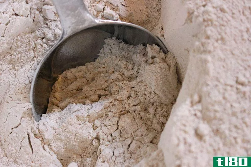 漂白的(bleached)和未漂白面粉(unbleached flour)的区别