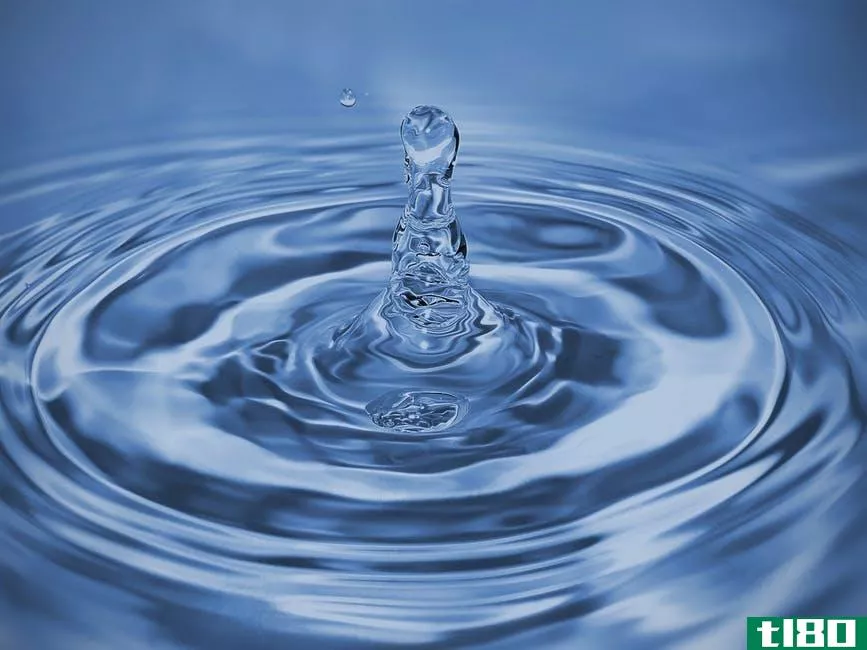 一氧化二氢(dihydrogen monoxide)和水(water)的区别