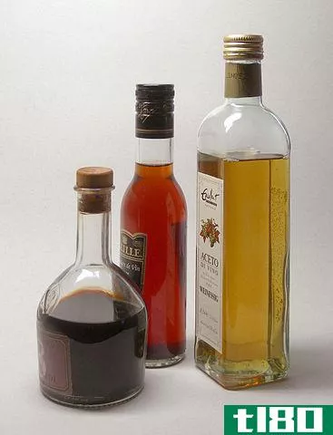 香醋(balsamic vinegar)和红酒醋(red wine vinegar)的区别