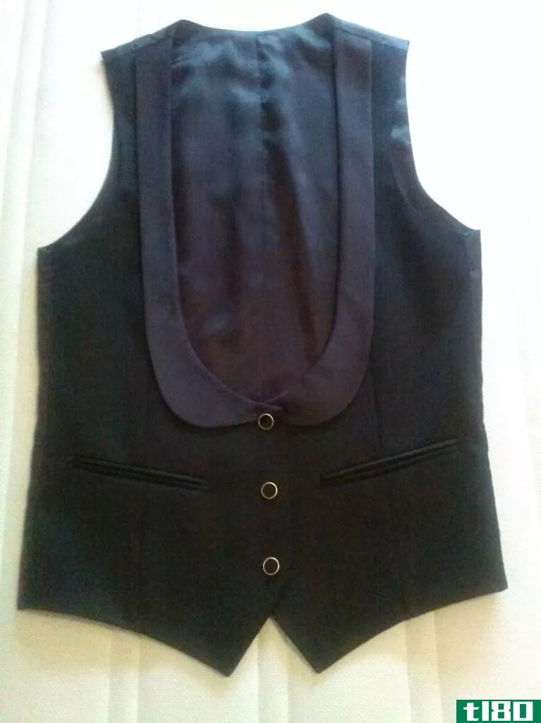 马甲(waistcoat)和背心(vest)的区别