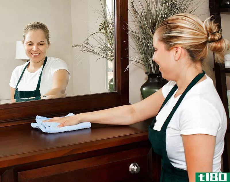 客房服务员(room attendant)和管家(housekeeper)的区别