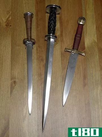 刀(knife)和**(dagger)的区别