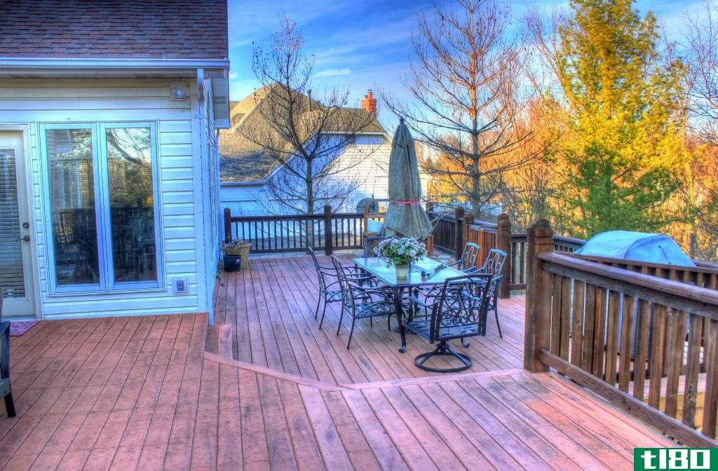 甲板门廊(deck porch)和院子(patio)的区别